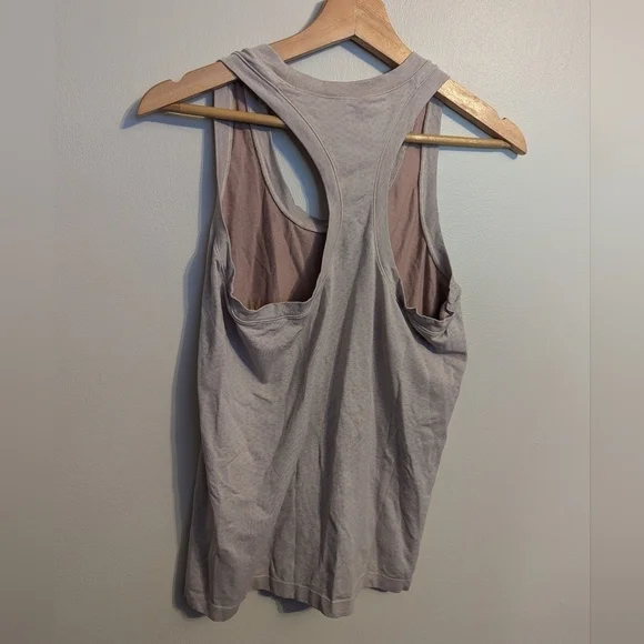 Athleta Tank Size Medium Pink Womens Momentum Scaled Ripples 657800